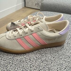 🔥Adidas Stadt JQ9017 Wonder White / 💖Glow Pink / 💜Powder Plum Women’s Size 9